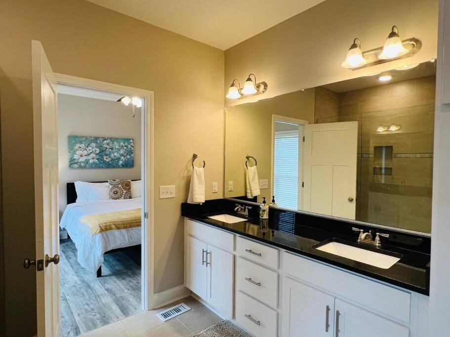 Luxury 4 Bedroom Home And Private Deck By Mcg 6 Augusta Exterior photo