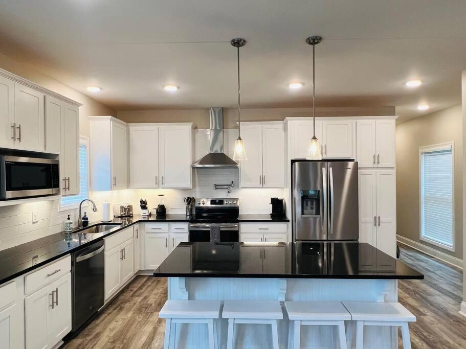 Luxury 4 Bedroom Home And Private Deck By Mcg 6 Augusta Exterior photo